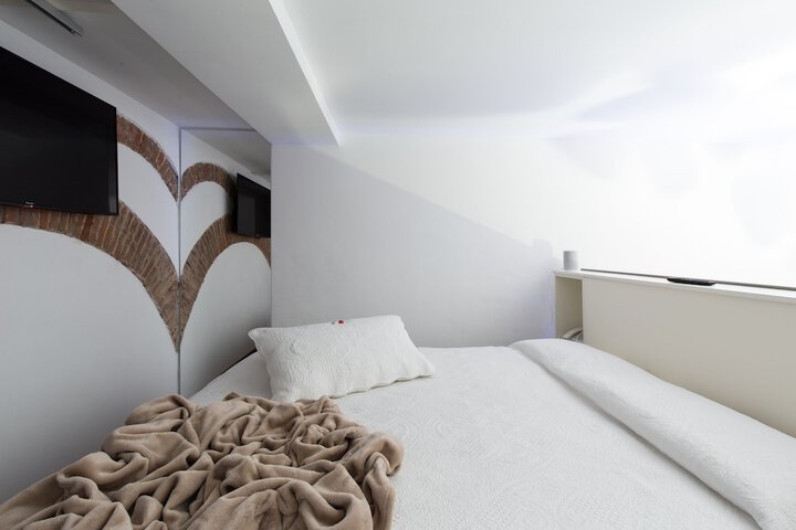 Room 32 of 189