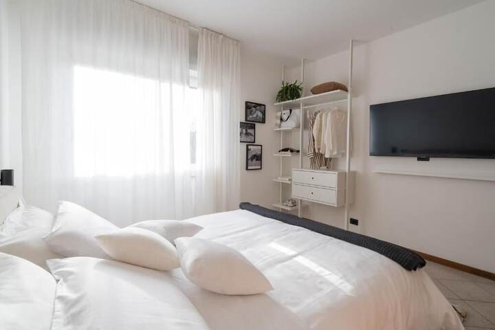 Room 2 of 43