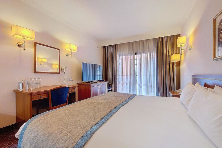Room 46 of 148