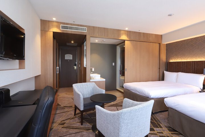 Room 4 of 92