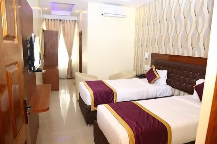 Room 3 of 16