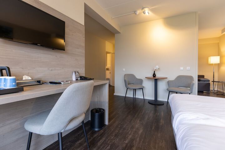 Room 15 of 40