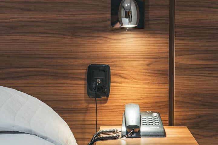 Room 52 of 100