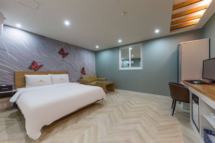 Room 1 of 63
