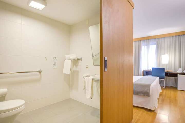 Room 45 of 150