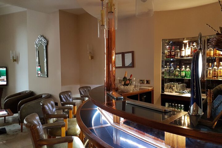 Lounge 67 of 82