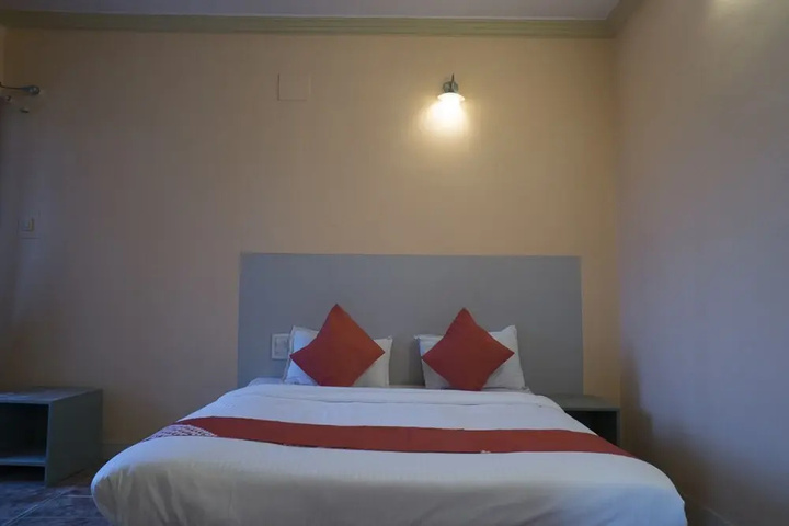 Room 6 of 12