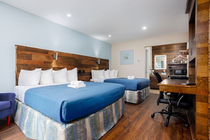 2 Queen Beds Accessible (10 of 16)