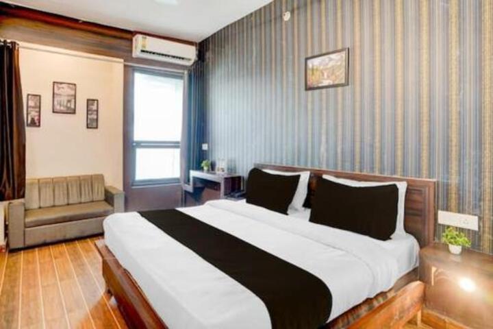 HoTEL RAJ EMABSSY