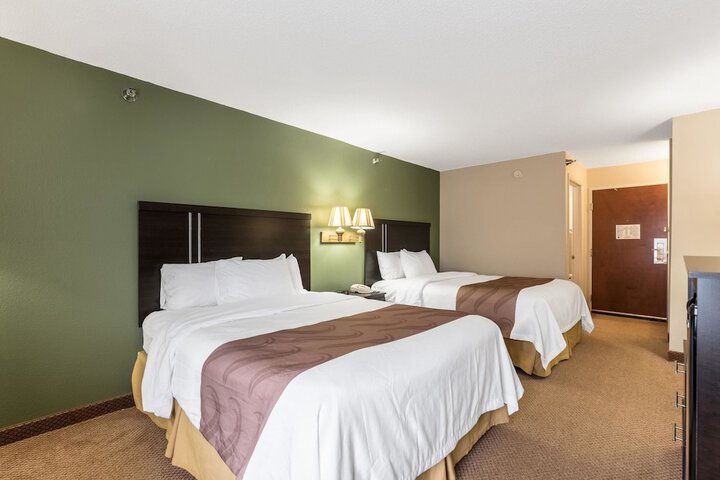 Queen Bed Accessible (2 of 6)