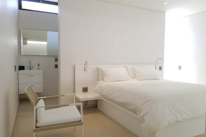 Room 6 of 34