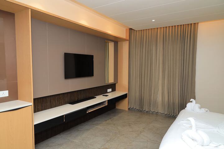 Room 4 of 15