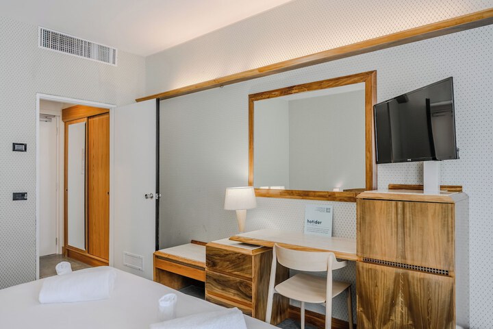 Room 10 of 97