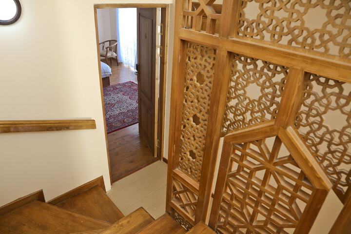 Room 4 of 68