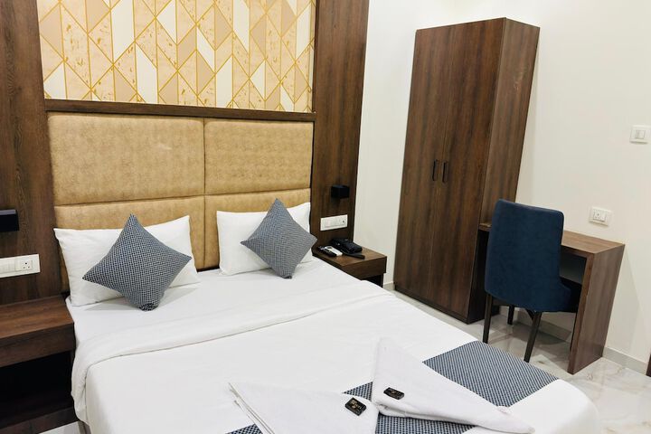 Room 13 of 22