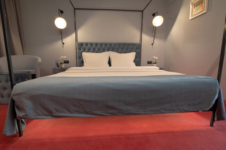 Room 9 of 47