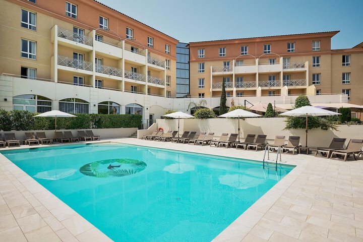 Pool 42 of 120