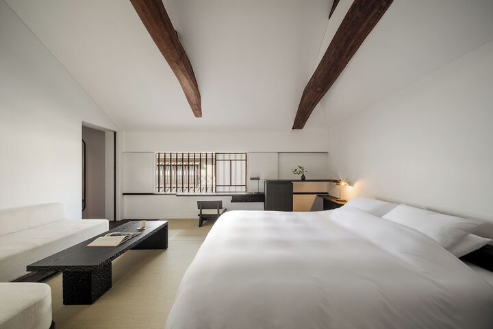 Room 8 of 43