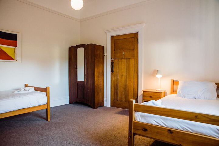 Room 5 of 179
