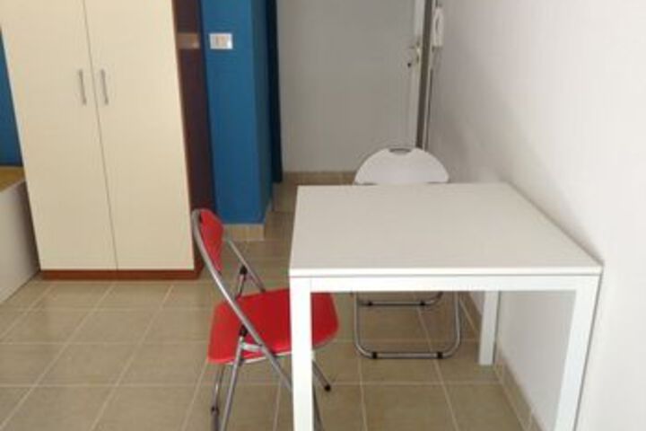 Room 7 of 9