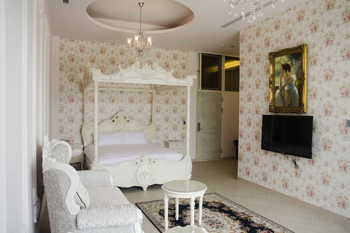 Room 4 of 40