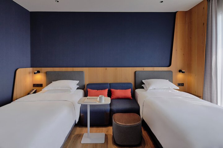 Room 15 of 82