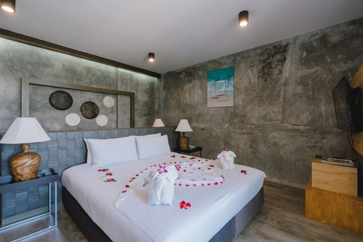 Room 103 of 196