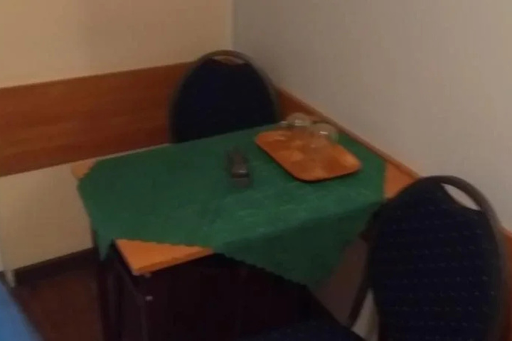 Room 6 of 18