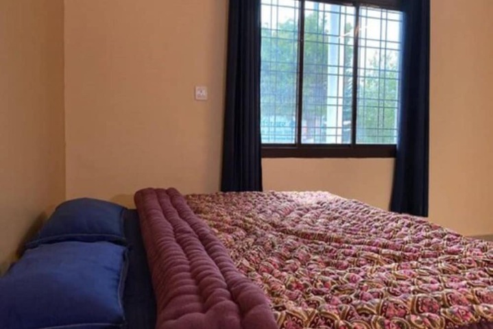 Room 10 of 16