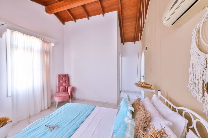 Room 6 of 32