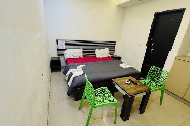 Room 11 of 39