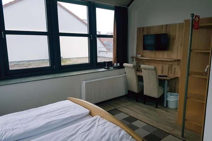 Room 10 of 31
