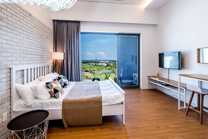 Room 2 of 84