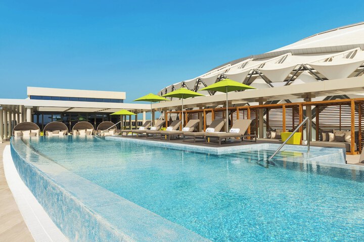 Hotel with Pool