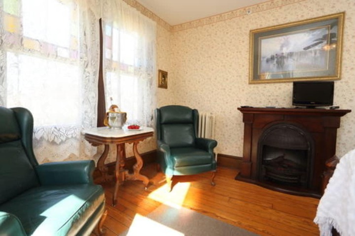Room 2 of 48
