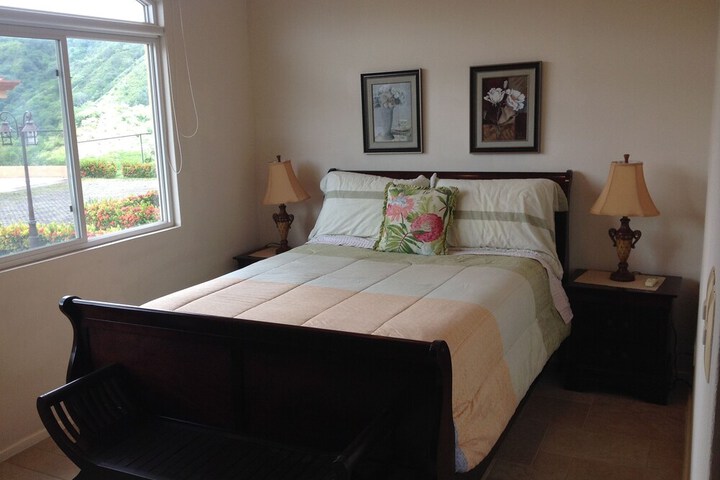 Room 4 of 52