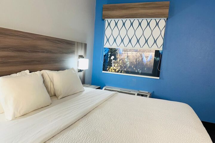 1 King Bed (16 of 22)