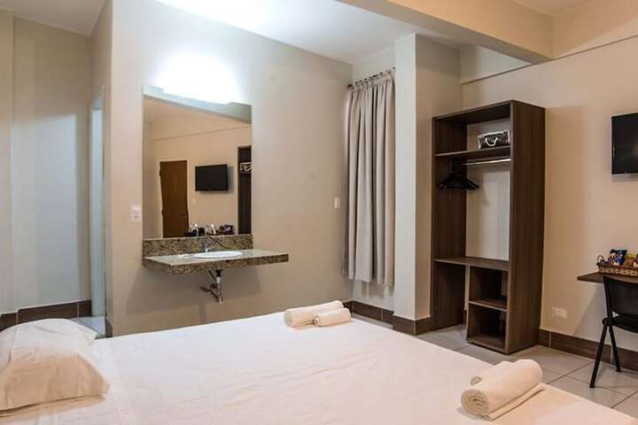 Room 2 of 10