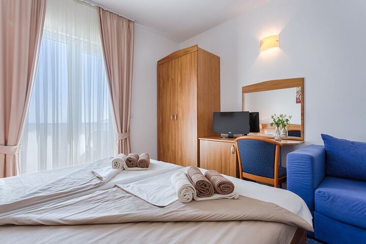 Room 8 of 35
