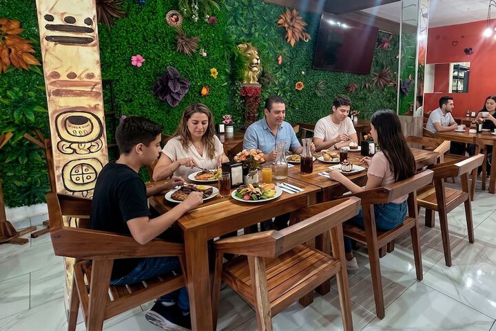 Dining 34 of 37