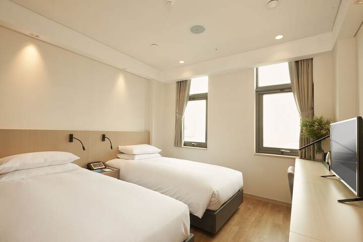 Room 4 of 39