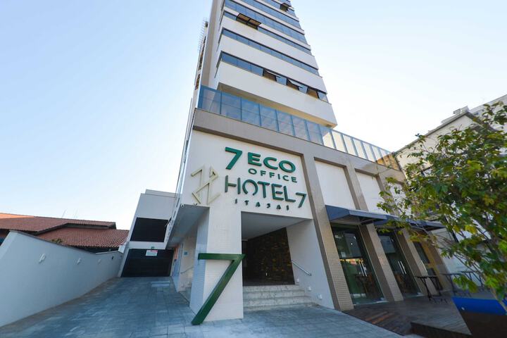 Hotel 7 Itajaí by RB Hotelaria in Itajai
