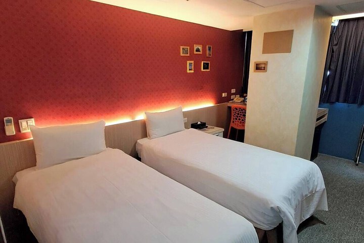 Room 13 of 32