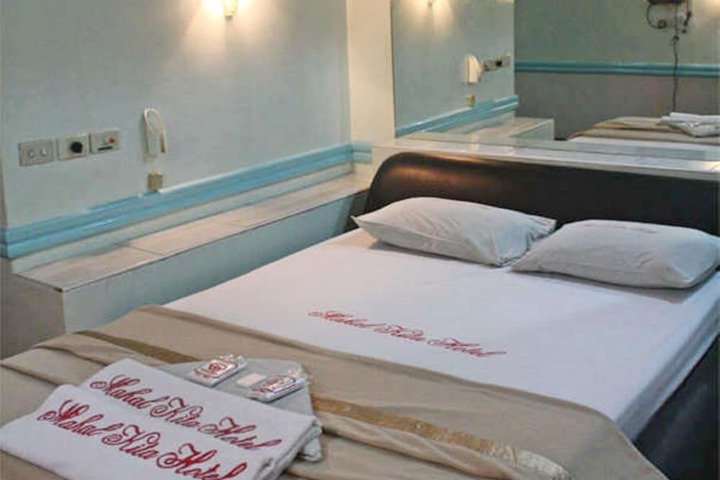 Room 6 of 25