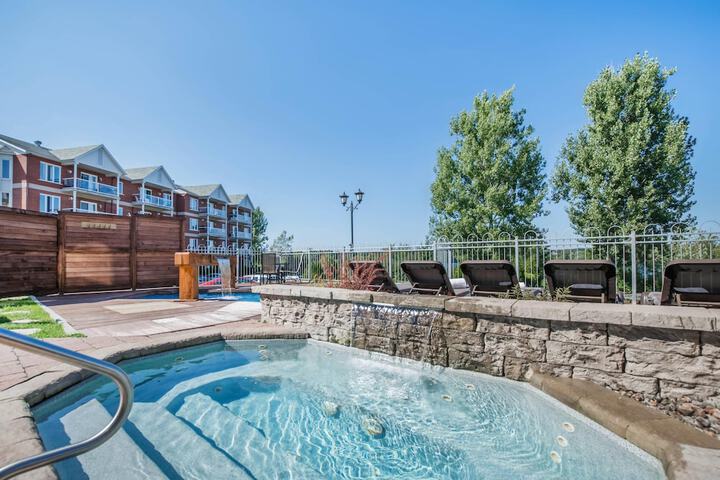 Pool Hotel
