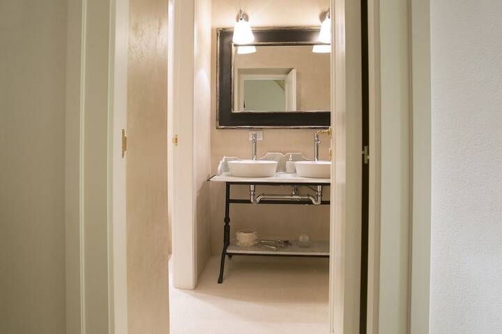 Room 22 of 39