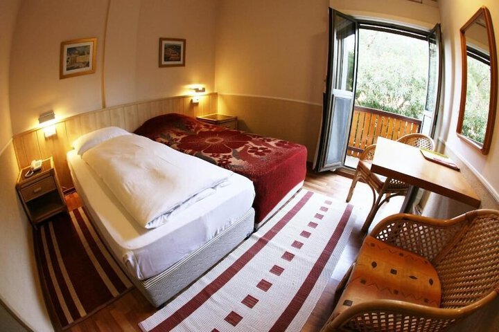 Room 11 of 31