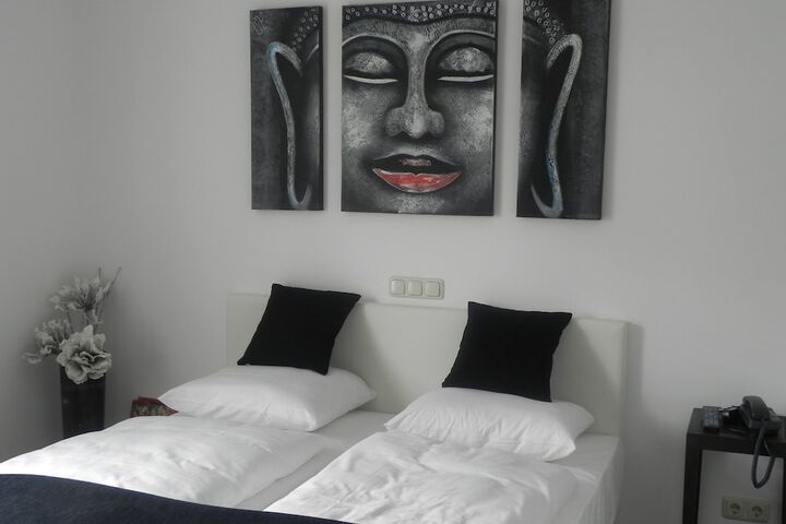 Room 3 of 27