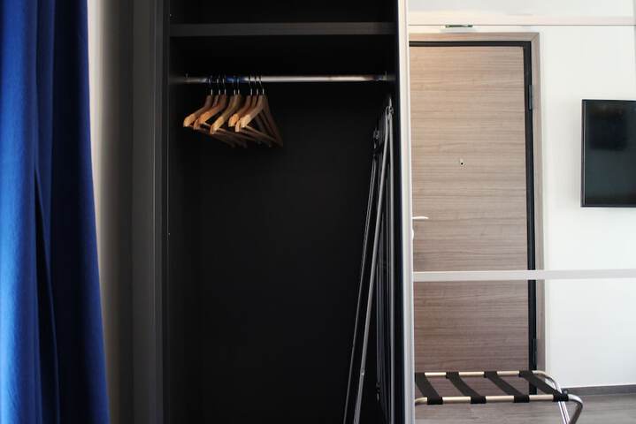 Room 2 of 100