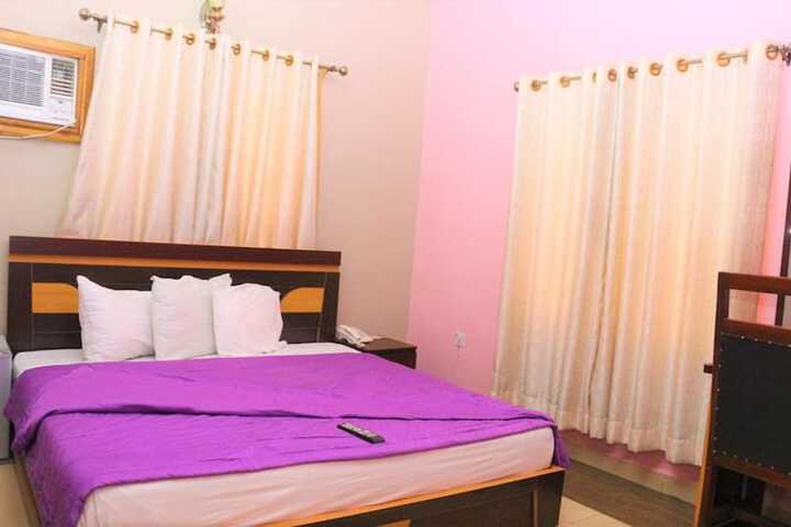 Room 9 of 26